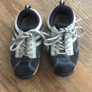 Geox leather/suede toddler lace shoe size 7. With side stripes